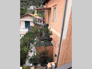 Casa Indipendente in Vendita a Ventimiglia, zona Mortola Superiore, 220'000€, 125 m²