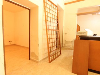 Negozio in Vendita a Siracusa, zona viale Luigi Cadorna, 55'000&euro;, 61 m²