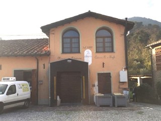 Villa in Vendita a Lucca, zona Farneta, 220'000€, 260 m², con Box