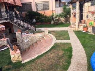 Villa bifamiliare in Vendita a Montignoso, 450'000€, 150 m², arredato, con Box