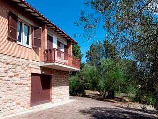 Villa in Vendita a Perugia, zona Periferia, 290'000€, 300 m², con Box
