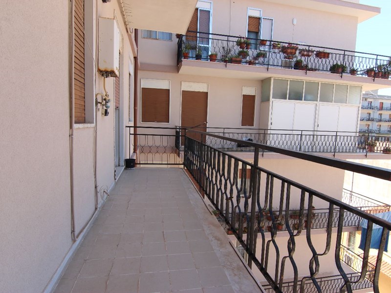 Appartamento in Vendita a Siracusa, zona Piazza della Provincia, 130'000&euro;, 150 m²