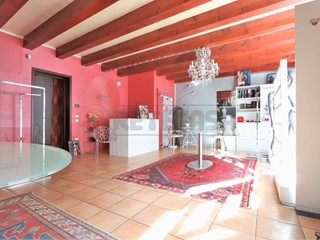 Immobile commerciale in Vendita a Vicenza, 98'000€, 60 m², con Box
