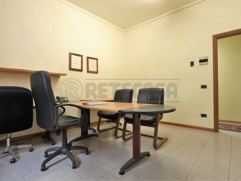 Ufficio in Affitto a Vicenza, 680€, 77 m²
