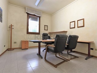 Ufficio in Affitto a Vicenza, 680€, 77 m²