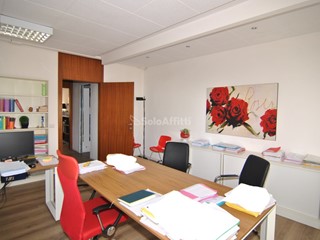 Ufficio in Affitto a Livorno, zona Centro, 1'250€, 125 m²