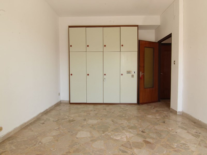 Appartamento in Vendita a Siracusa, zona via Padova, 120'000&euro;, 160 m²