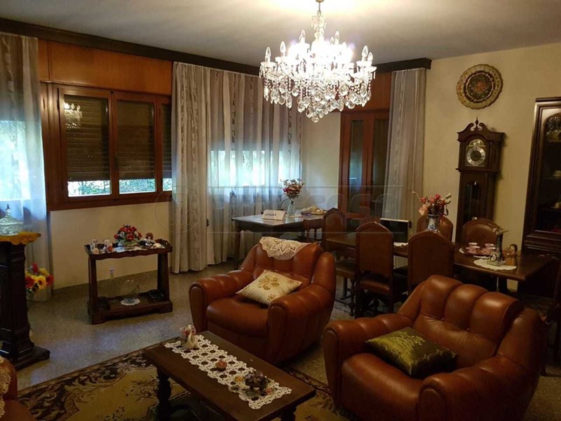 Casa Indipendente in Vendita a Mirano, 383'000€, 370 m², con Box