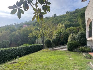Casa Indipendente in Vendita a Casarza Ligure, zona collina o nel verde, 360'000€, 270 m²