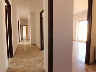 Appartamento in Vendita a Siracusa, zona via Padova, 120'000&euro;, 160 m²