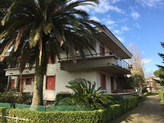 Quadrilocale in Affitto a Massa, zona Ronchi, 70 m², arredato