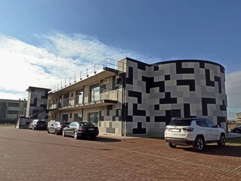 Immobile commerciale in Affitto a Capannori, zona Lammari, 1'300€, 137 m²
