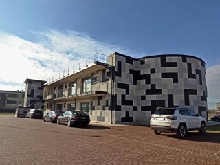 Immobile commerciale in Affitto a Capannori, zona Lammari, 1'300€, 137 m²