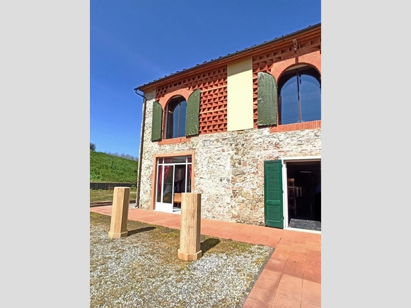 Casa di corte in Vendita a Lucca, zona San Macario In Piano, 269'000€, 224 m²