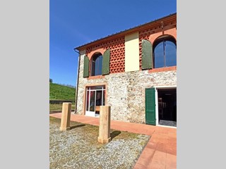 Casa di corte in Vendita a Lucca, zona San Macario In Piano, 269'000€, 224 m²