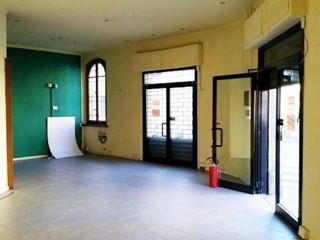 Immobile commerciale in Vendita a Lucca, zona Arancio, 290'000€, 150 m²