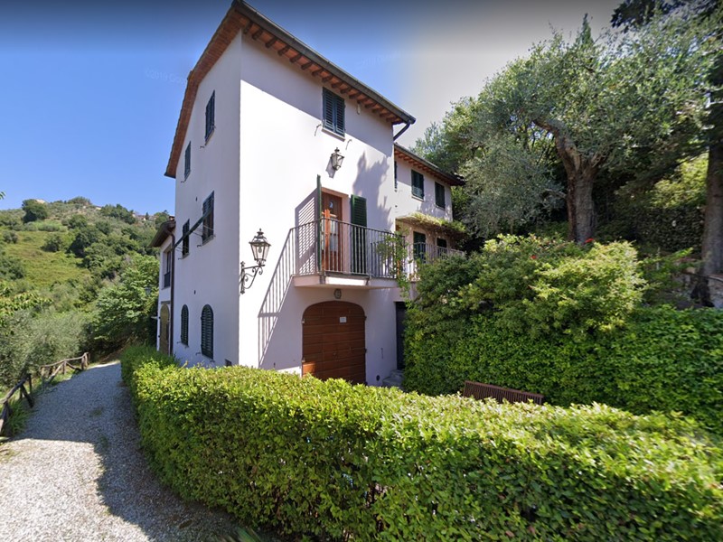 Casa di corte in Vendita a Lucca, zona Santo Stefano di Moriano, 770'000€, 200 m², arredato, con Box