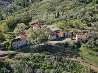 Casale in Vendita a Lamporecchio, 800'000€, 1200 m²