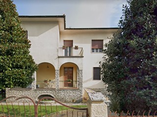 Villa in Vendita a Lucca, zona Arancio, 790'000€, 400 m², con Box