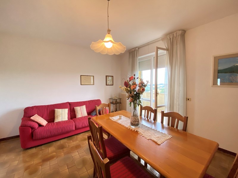 Appartamento in Vendita a Cupramontana, zona Cupramontana, 70'000€, 98 m², con Box