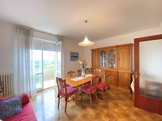 Appartamento in Vendita a Cupramontana, zona Cupramontana, 70'000€, 98 m², con Box