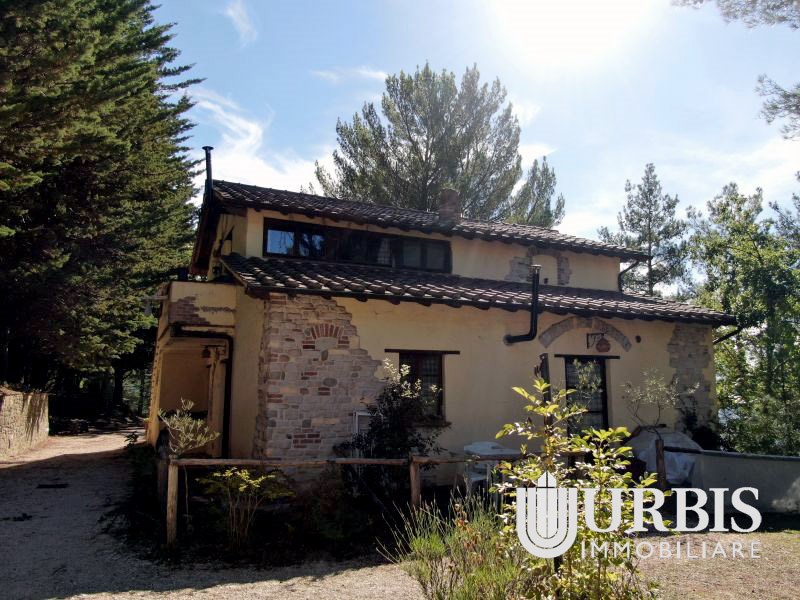 Casa Indipendente in Vendita a Assisi, zona Porziano, 290'000€, 152 m²