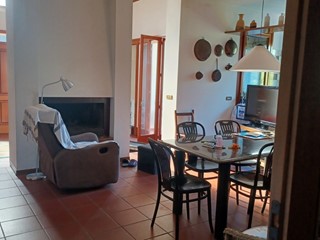 Casa Indipendente in Vendita a Sassofeltrio, zona Fratte, 350'000&euro;, 350 m², arredato, con Box