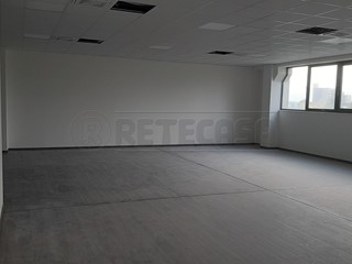 Ufficio in Affitto a Vicenza, 750 m²