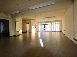 Ufficio in Affitto a Lucca, zona Sant'Anna, 4'200€, 420 m²