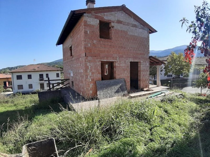 Villa in Vendita a Lucca, zona San Lorenzo a Vaccoli, 260'000€, 180 m², con Box