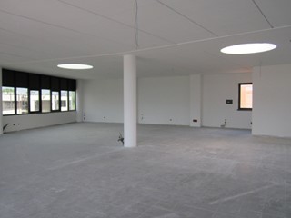 Ufficio in Vendita a San Giuliano Terme, zona La Fontina, 300'000€, 215 m²