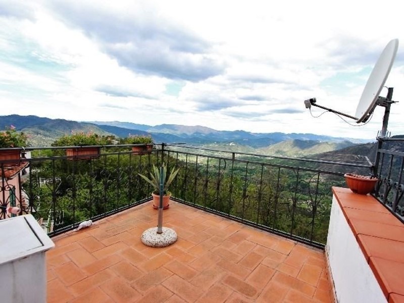 Appartamento in Vendita a Calice al Cornoviglio, 95'000€, 111 m²