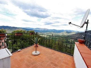 Appartamento in Vendita a Calice al Cornoviglio, 95'000€, 111 m²