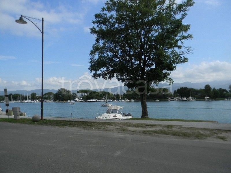 Villa bifamiliare in Vendita a Ameglia, 600'000&euro;, 150 m², arredato, con Box