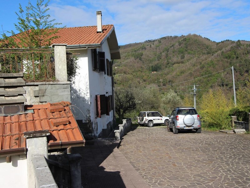 Villa in Vendita a Podenzana, zona Montedivalli, 245'000€, 196 m², arredato, con Box