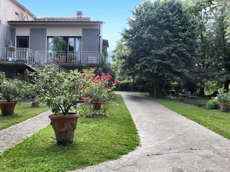 Villa in Vendita a Lucca, zona San Pietro a Vico, 370'000€, 193 m², con Box