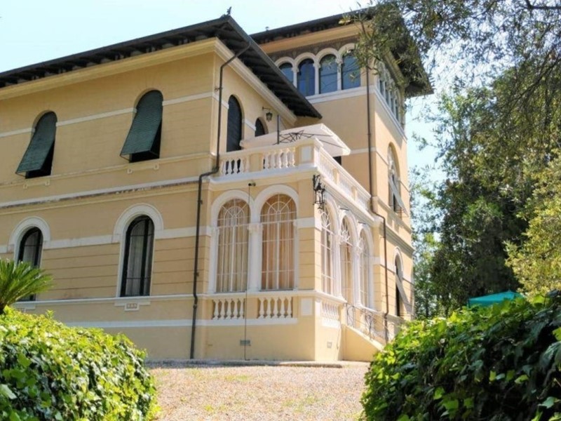 Villa in Vendita a Lucca, zona San Macario In Monte, 1'600'000€, 250 m²