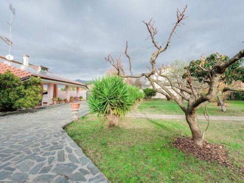 Villa in Vendita a Carrara, zona Marina di Carrara, 800'000€, 250 m²