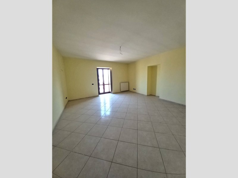Trilocale in Vendita a Santa Maria Capua Vetere, zona Santa Maria Capua Vetere, 160'000€, 110 m²