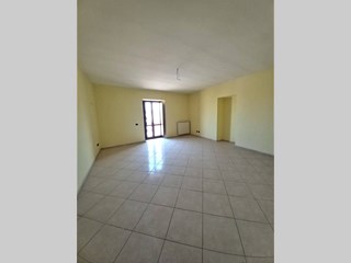 Trilocale in Vendita a Santa Maria Capua Vetere, zona Santa Maria Capua Vetere, 160'000€, 110 m²
