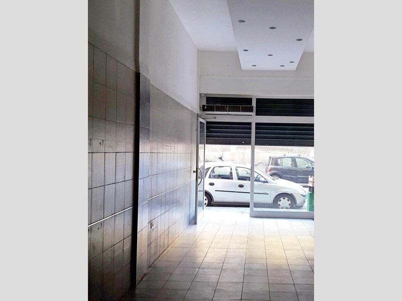 Immobile commerciale in Affitto a Bari, zona carrassi, 850€, 80 m²