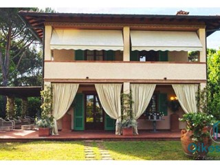 Villa in Affitto a Forte dei Marmi, 35'000€, 240 m², arredato