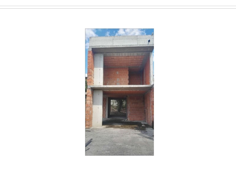 Casa Indipendente in Vendita a Cellatica, 450'000€, 860 m², con Box