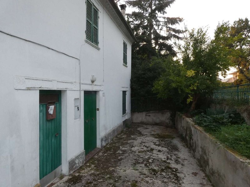 Casa Semi Indipendente in Vendita a Belvedere Ostrense, 25'000€, 75 m²
