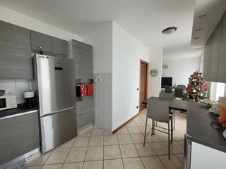 Casa Indipendente in Vendita a Lugagnano Val d'Arda, 265'000€, 200 m², con Box