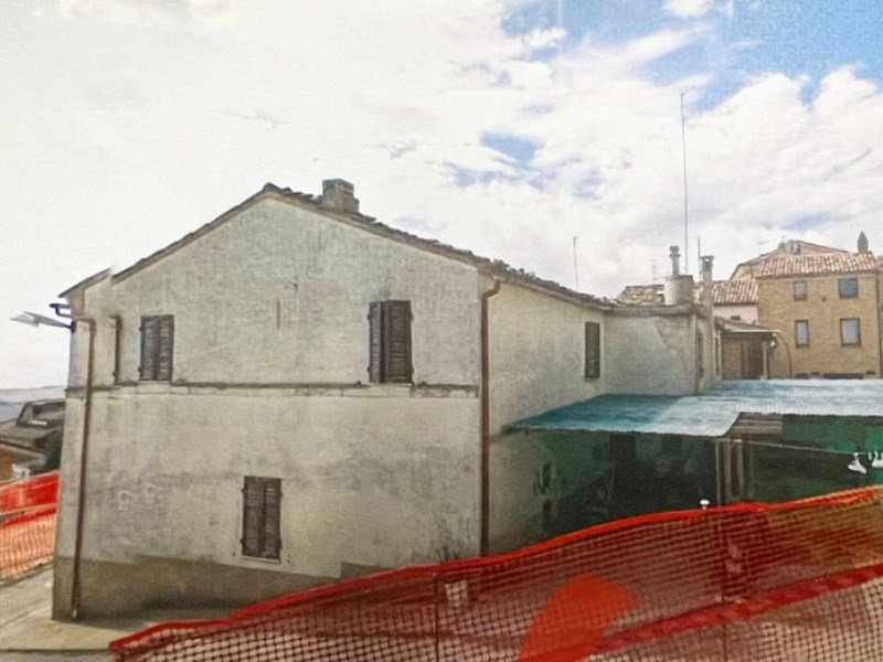 Casa Indipendente in Vendita a Fermo, zona CAPODARCO, 140'000€, con Box