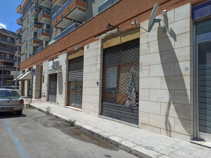 Negozio in Affitto a Lecce, zona Ariosto, 550€, 53 m²