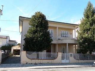 Casa Indipendente in Vendita a San Miniato, zona Ponte a Egola, 390'000€, 285 m²