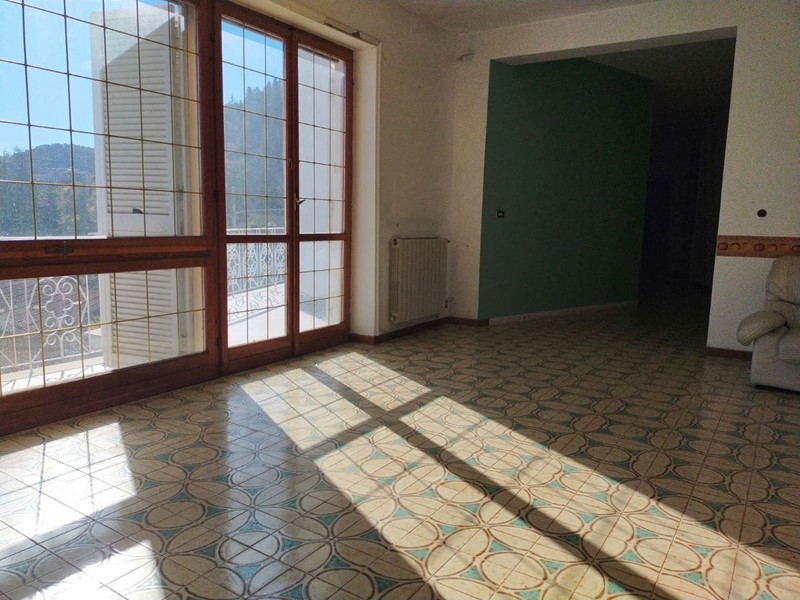 Villa in Vendita a Vallinfreda, 142'000€, 415 m²