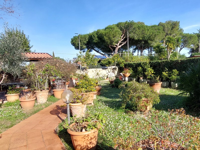 Casa Indipendente in Vendita a Livorno, zona Montenero, 615'000&euro;, 300 m², con Box